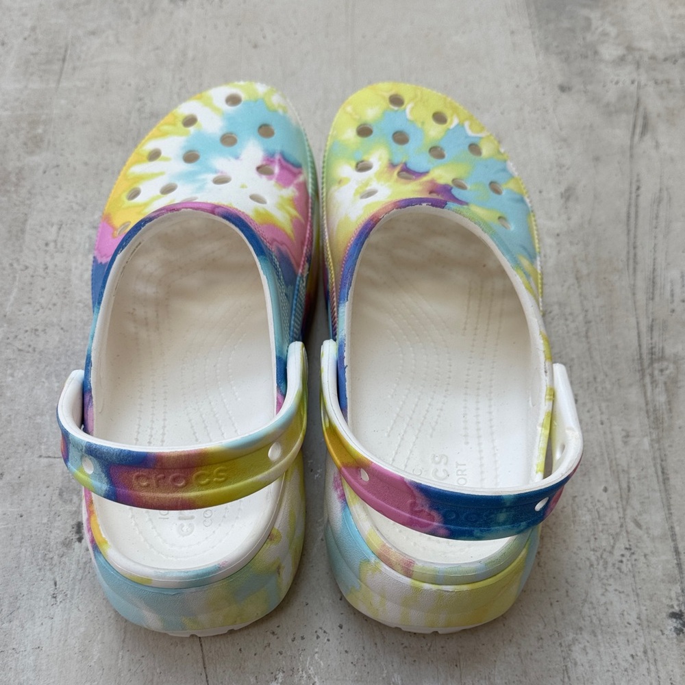 CROCS Tie-Dye Classic Clog in Yellow Blue Pink Green - Picture 3 of 5